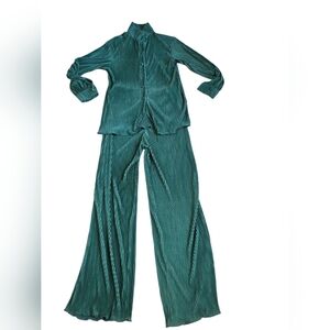 2 Piece Green Creped Outfit: Wide Leg Pants & Longsleeve Button Up Shirt Size M